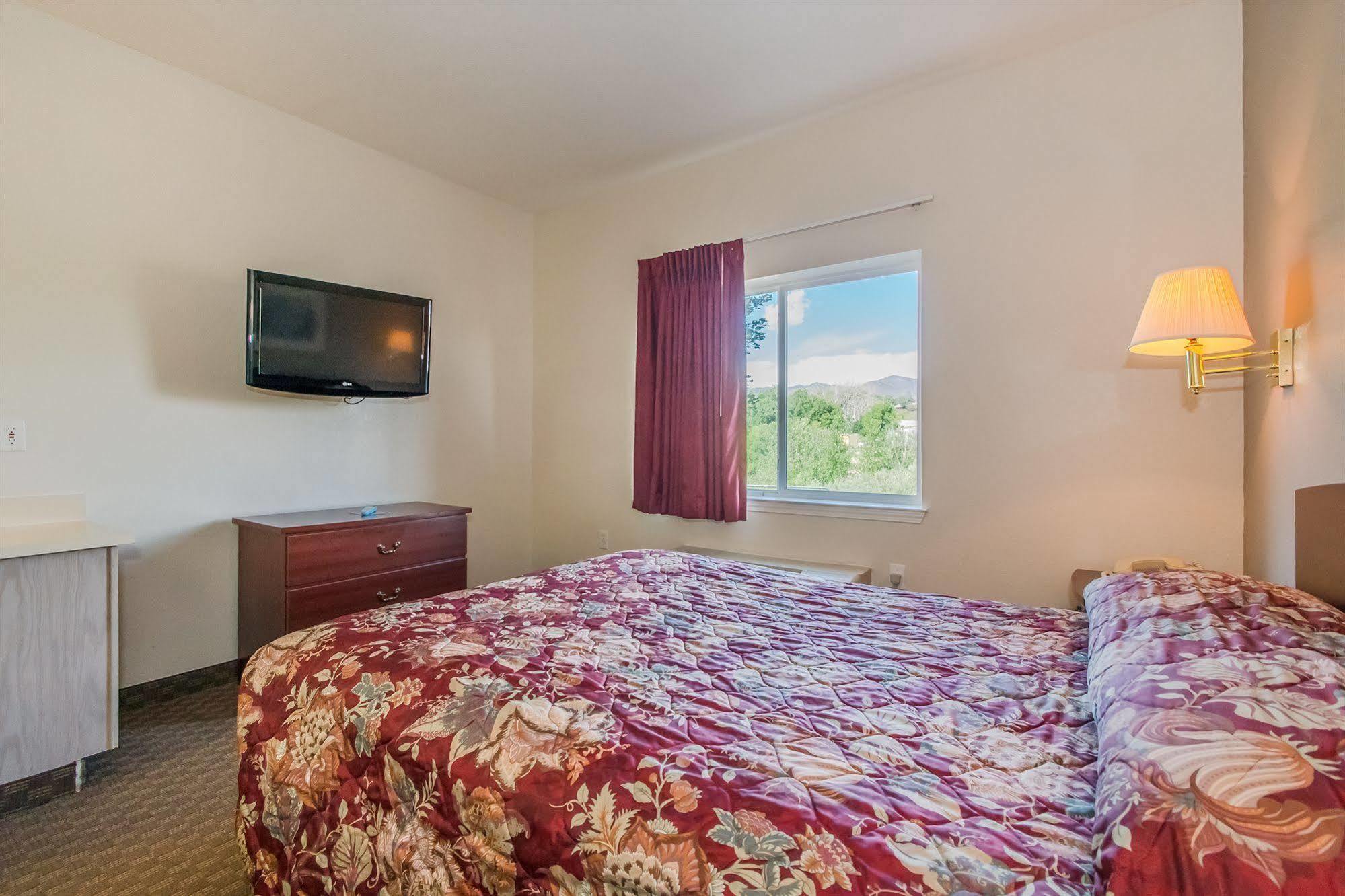 Intown Suites Extended Stay Colorado Springs Extérieur photo