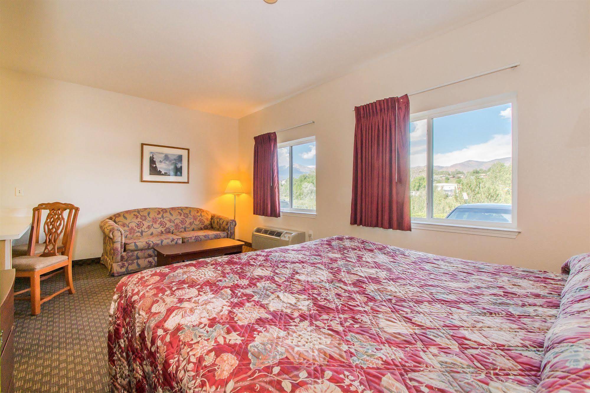 Intown Suites Extended Stay Colorado Springs Extérieur photo