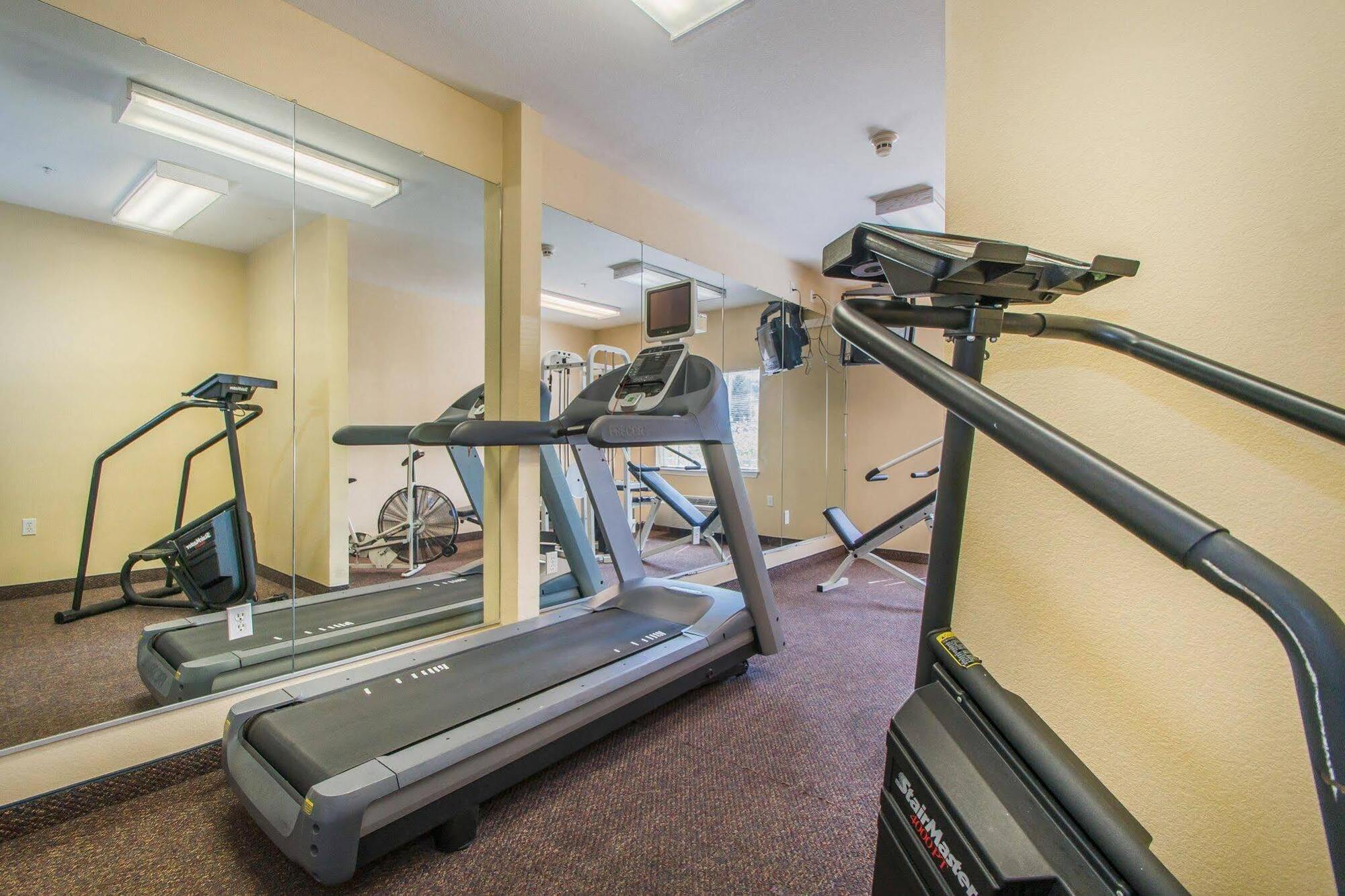 Intown Suites Extended Stay Colorado Springs Extérieur photo
