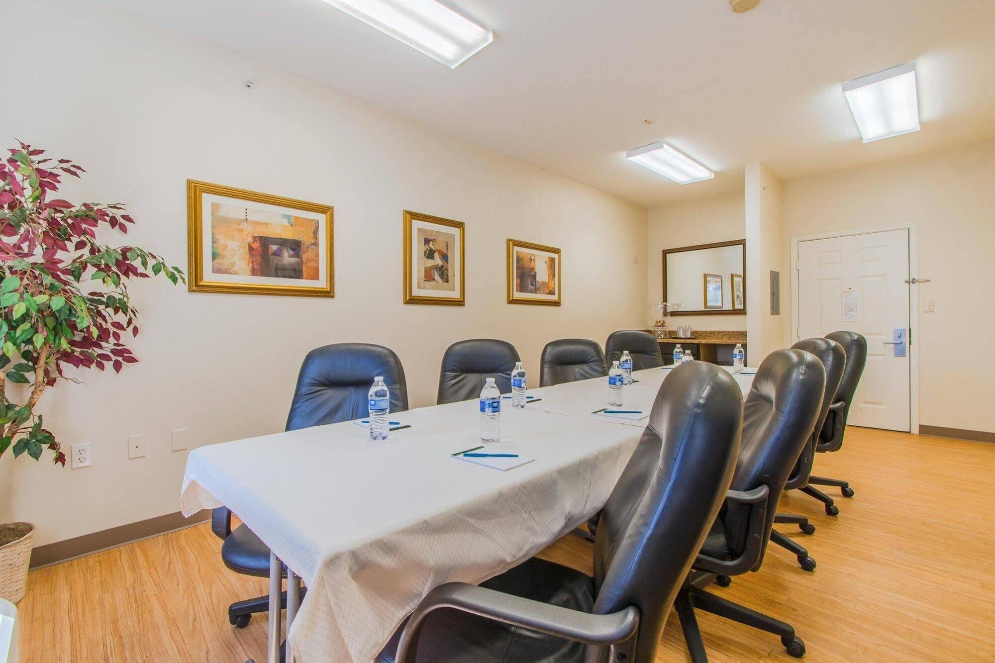 Intown Suites Extended Stay Colorado Springs Extérieur photo